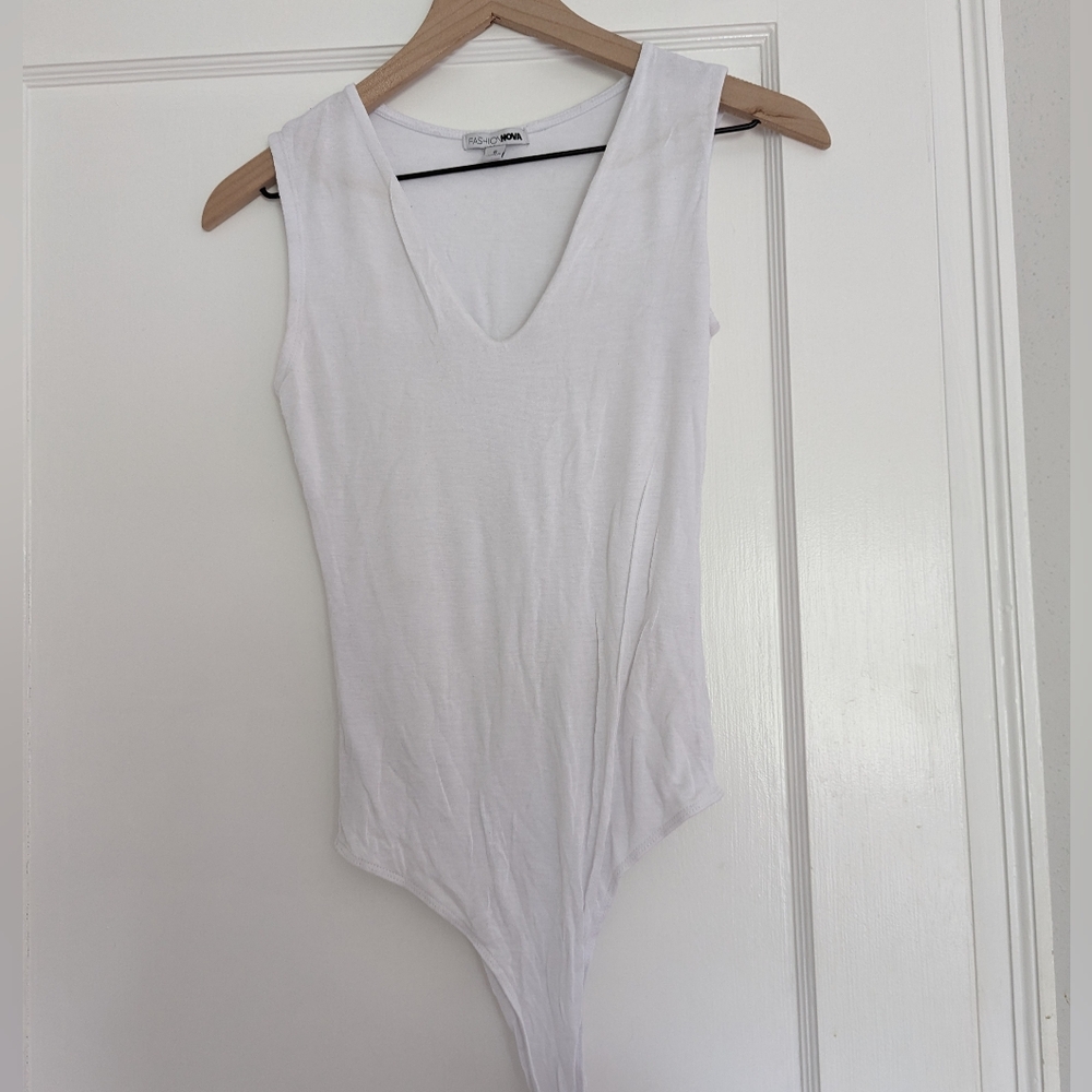 Fashion Nova V Neck bodysuit, size S